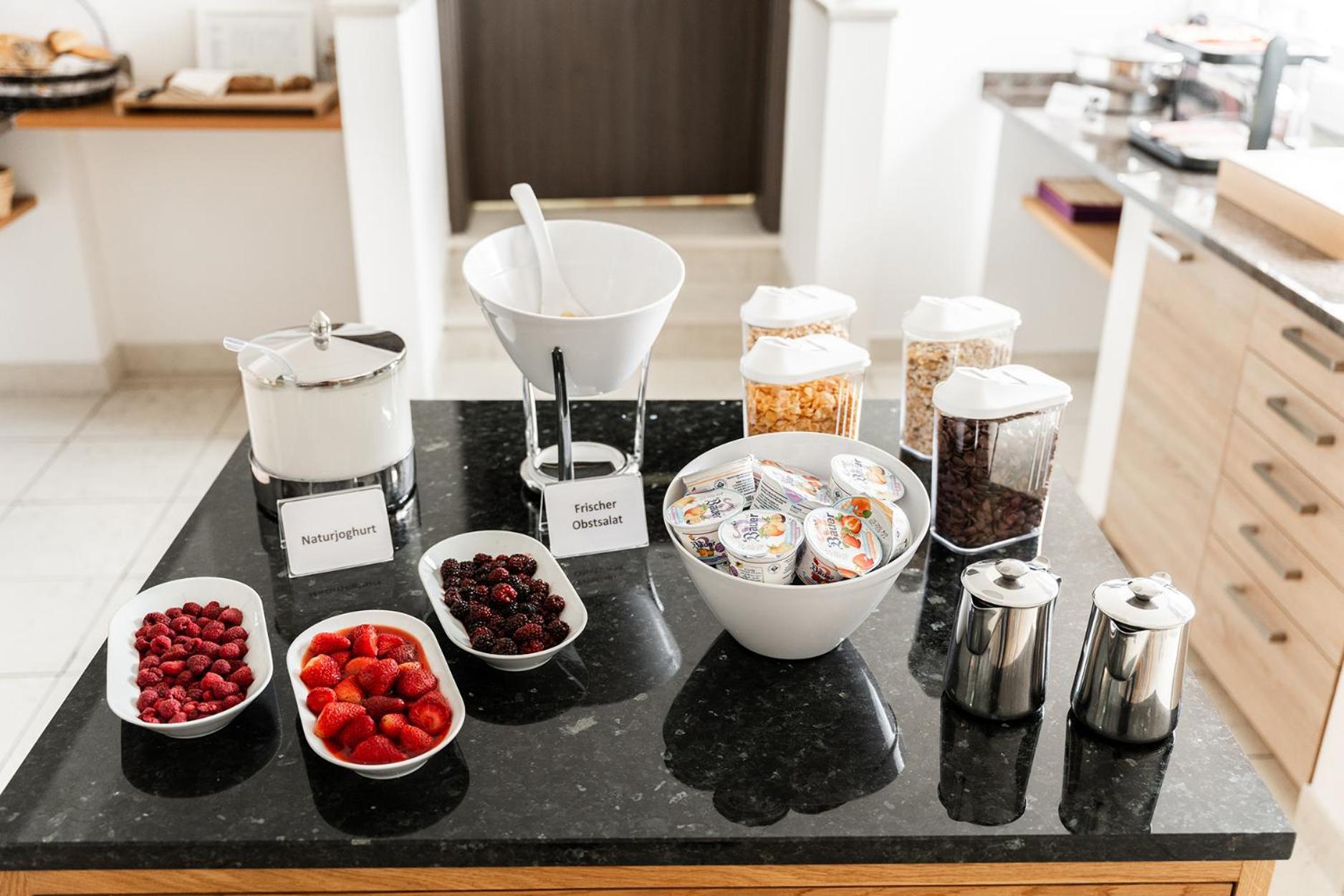 Hotel Vier Jahreszeiten An Der Therme & Kliniken Bad Krozingen Naehe Freiburg & Schwarzwald Ideal Fuer Wellness Kur & Business Ausfluege 24H Check In- Wlan & Parken Gratis Eksteriør bilde
